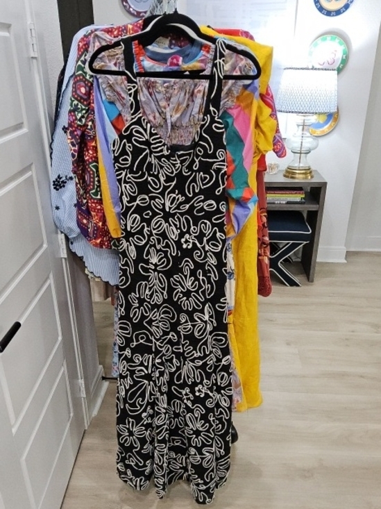 ANTONIO MELANI Dresses & Skirts - ANTONIO MELANI Black and White Abstract Print Sleeveless Maxi Dress